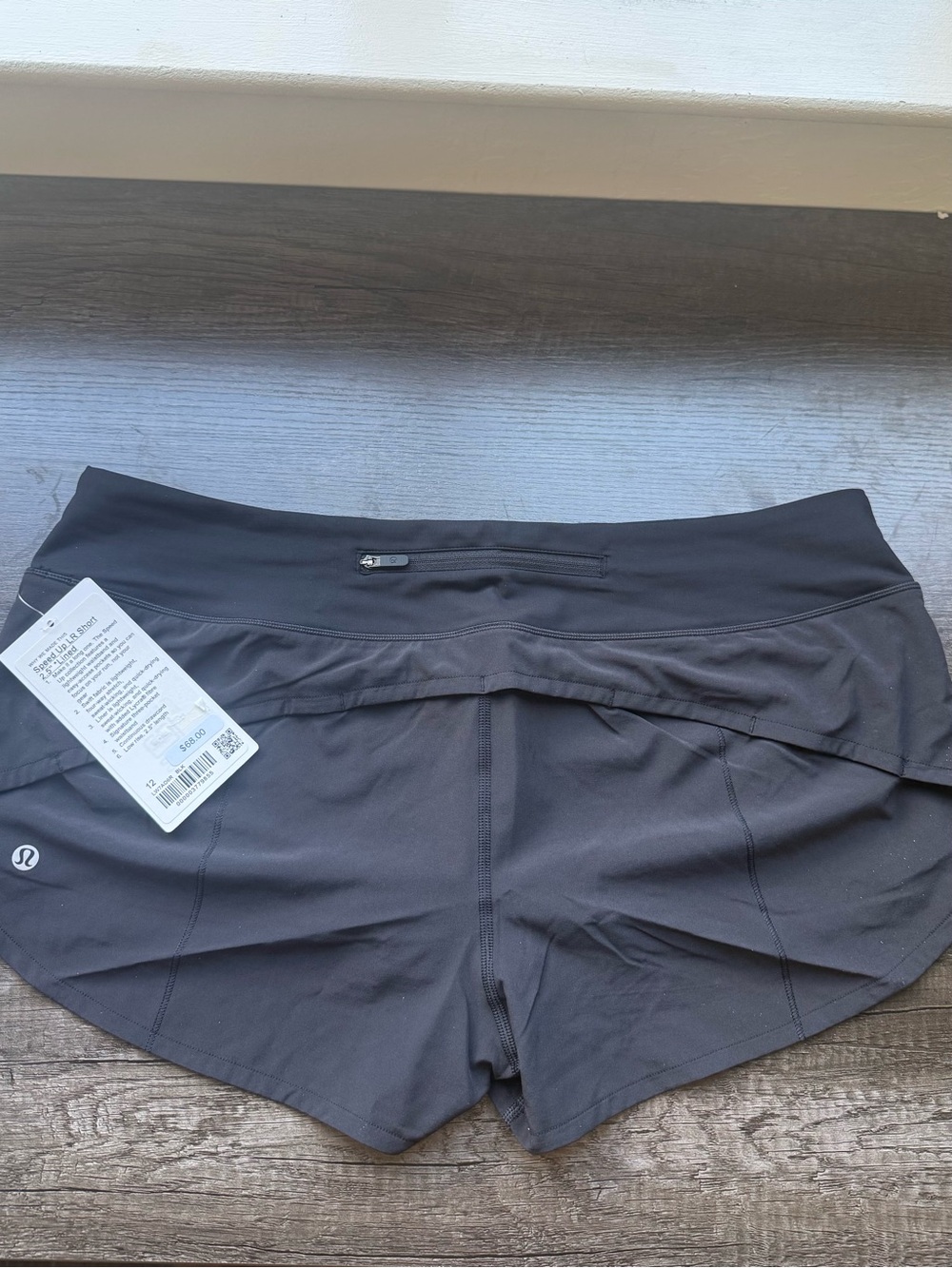 Lululemon Speed Up Low Rise LR 2.5" Lined Shorts in black NWT